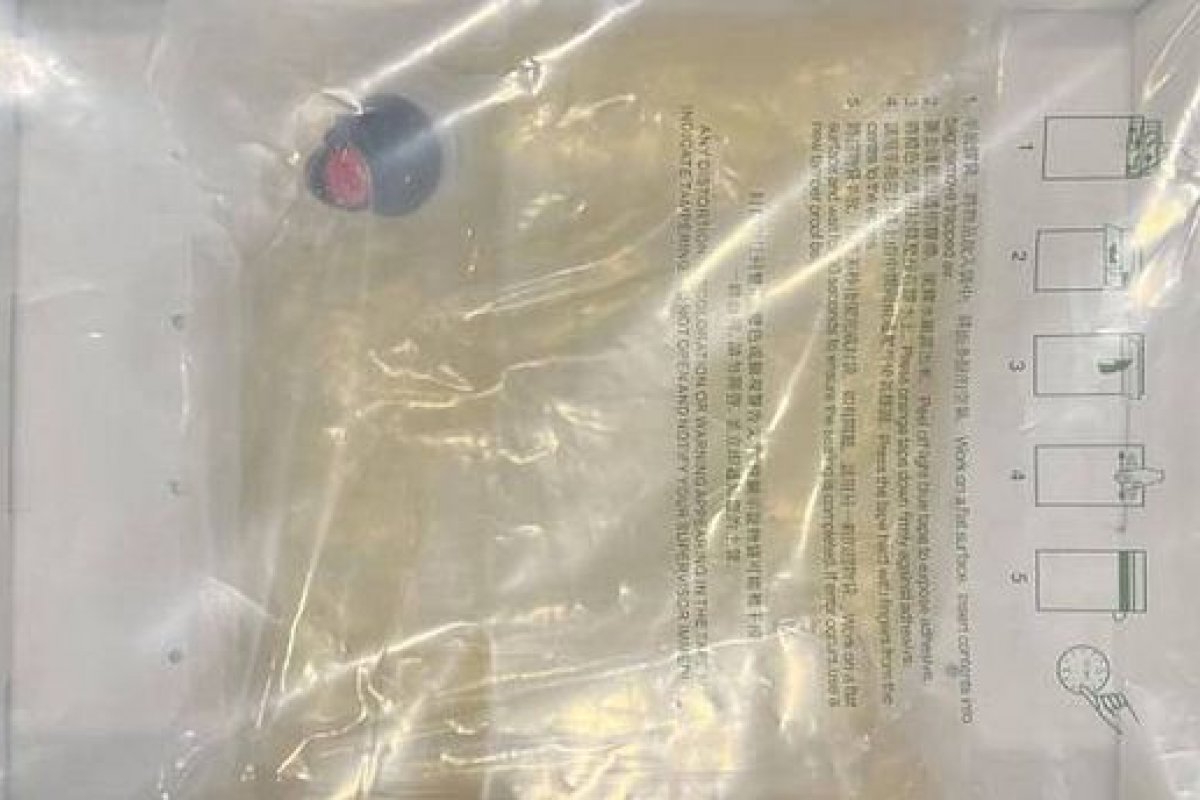 Hong Kong apreende R$ 300 milhões de cocaína líquida disfarçada de vinho branco