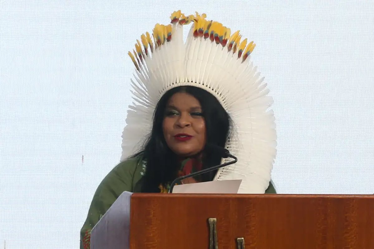 Ministra Sônia Guajajara viaja para a região onde indígena foi morta em confronto com fazendeiros na Bahia 