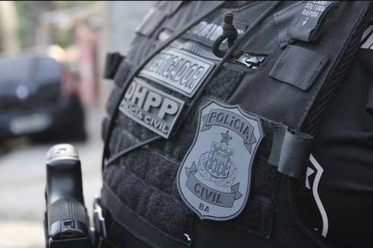 Três homens são assassinados a tiros em residência na cidade de Laje