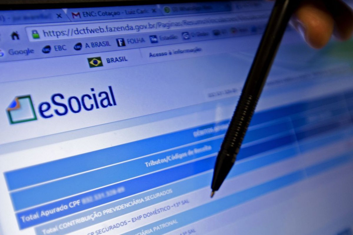 É prorrogado prazo para médias empresas migrarem para o eSocial