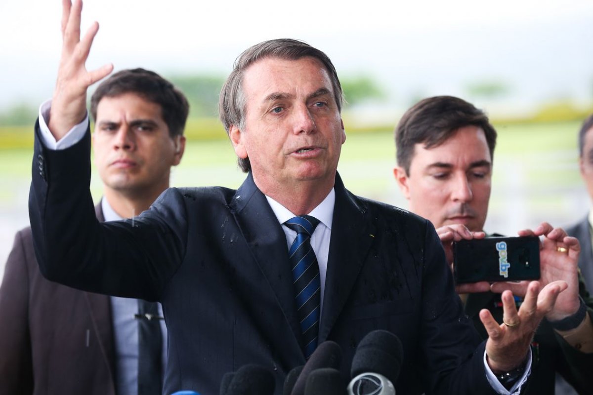 Bolsonaro diz que "pai quer o filho homem e a filha mulher"