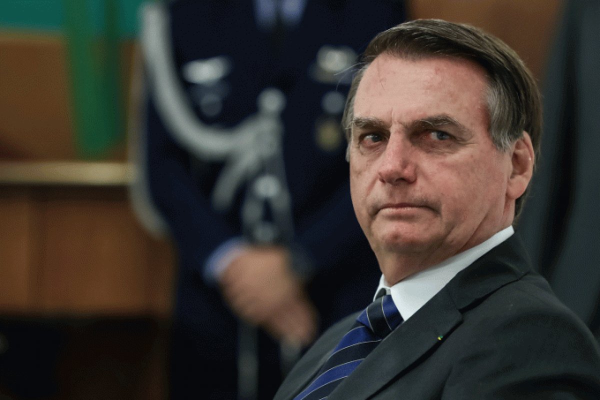 Bolsonaro veta dispensa de licitação para serviços jurídicos e contábeis 