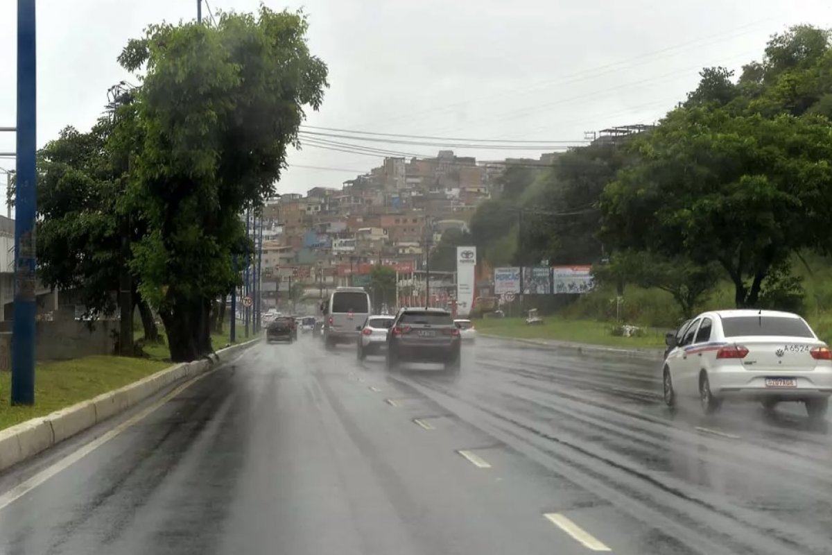 Chuvas persistem em Salvador neste domingo (28) 