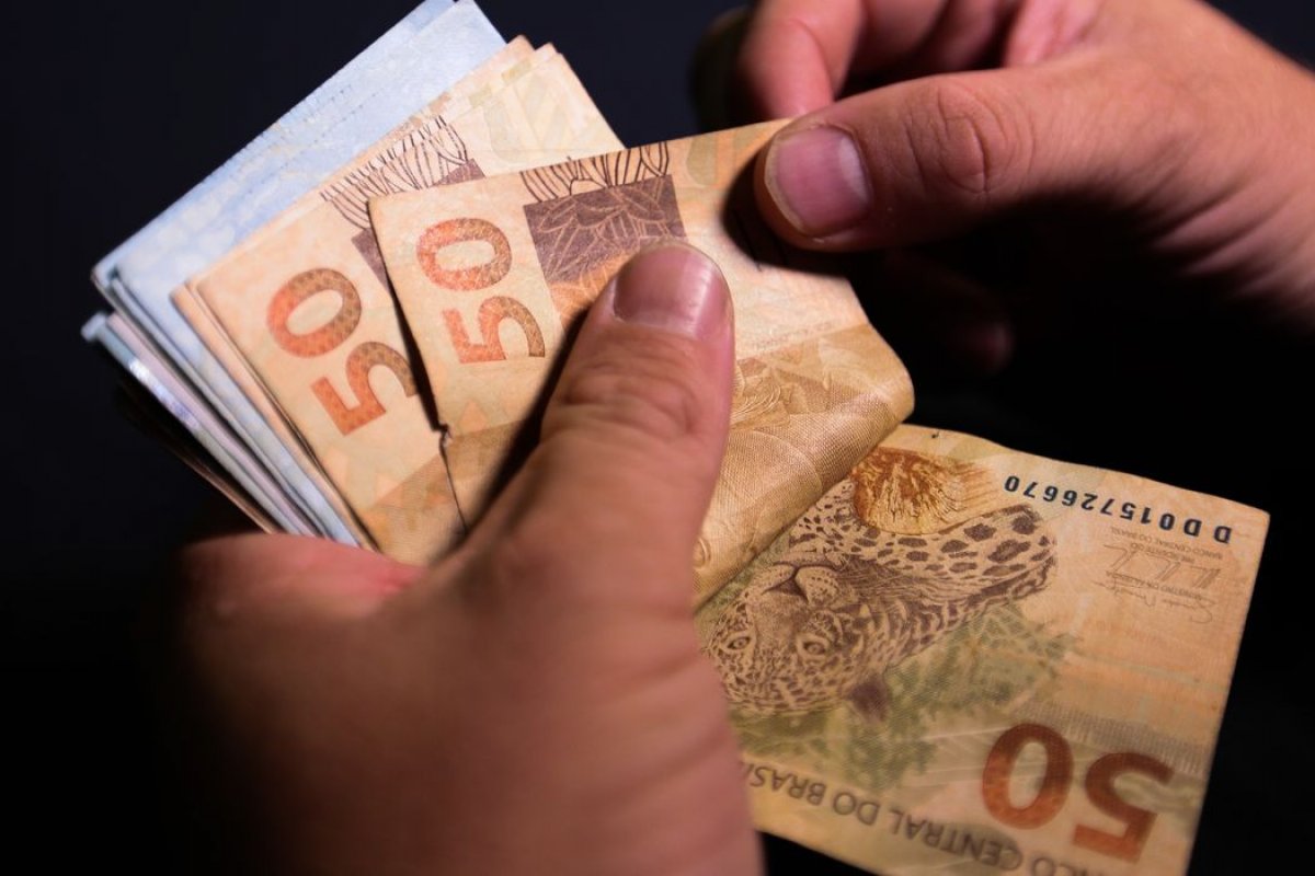 Novo salário mínimo passa a ser pago a partir da próxima quinta-feira (1º)