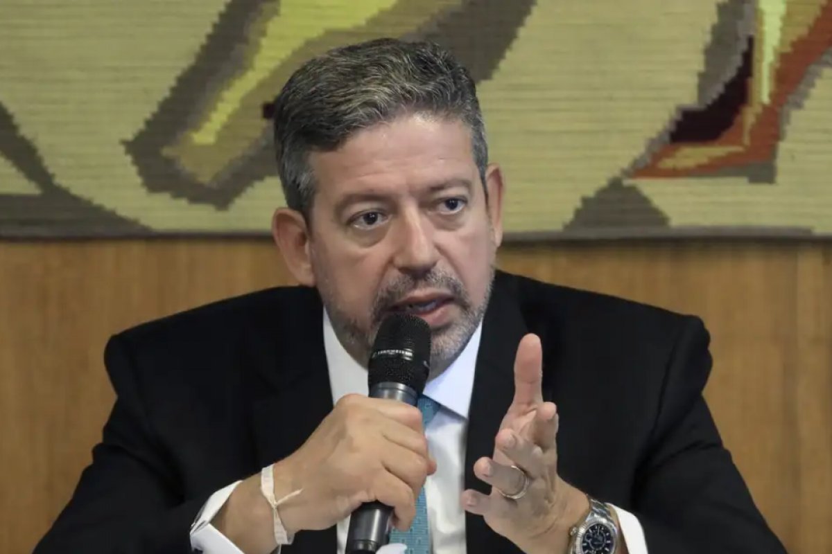 Arthur Lira adia reunião de líderes por baixa participação