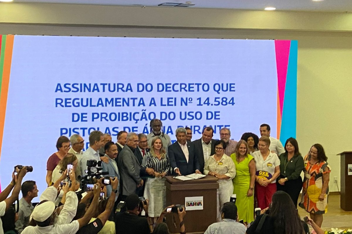 Governo assina decreto que proíbe pistolas de água no carnaval 