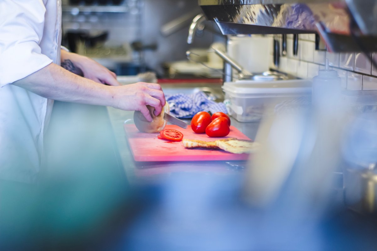 Vagas para cozinheiro de restaurante, consultor de vendas e gerente são ofertadas nesta nesta quinta (9) em Salvador