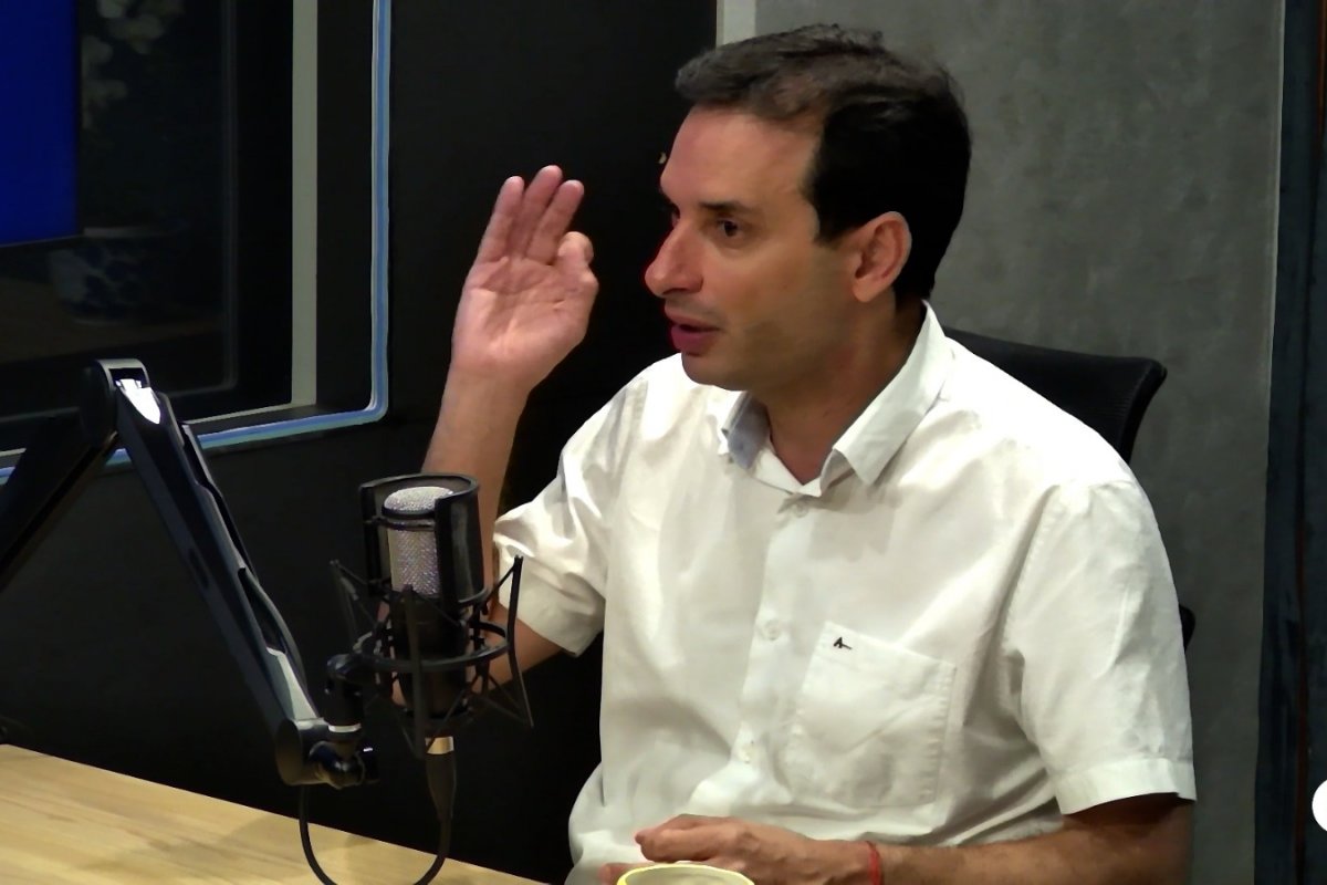 Vídeo: "me disseram que eu ia enterrar a minha carreira na secretaria de Saúde", diz deputado Leo Prates 