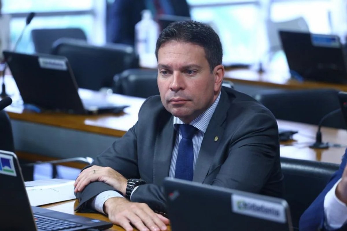 Caso Abin: Ramagem admite que despachava diretamente com Bolsonaro, diz coluna