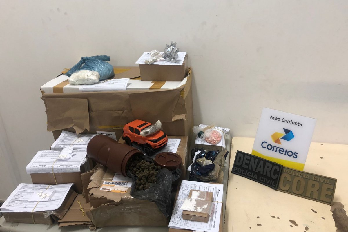 Porções de diferentes drogas são apreendidas em embalagens enviadas ao Correios