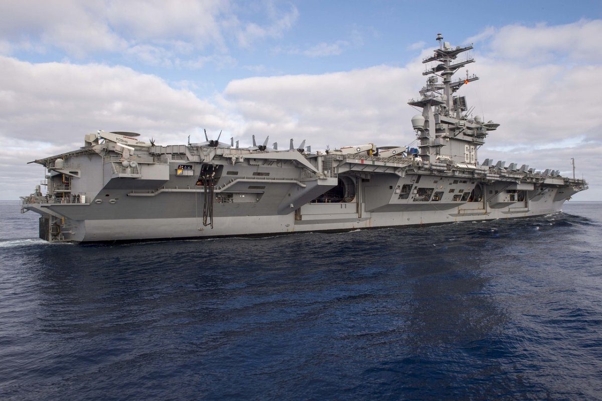 Marinha dos EUA: míssil Houthi é destruído segundos antes de navio americano ser antingido