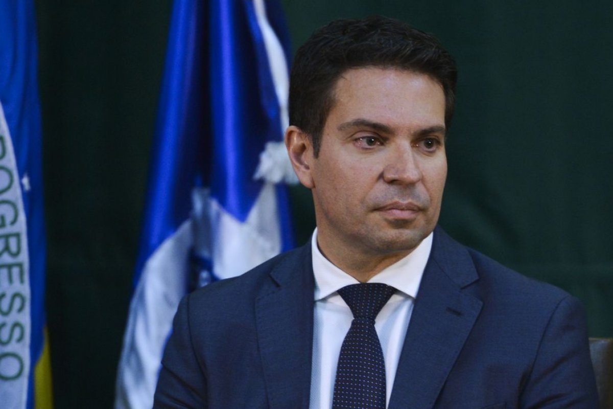 Ex-diretor da Abin afirma não recordar motivo para impressão de tabela sobre rivais de Carlos Bolsonaro