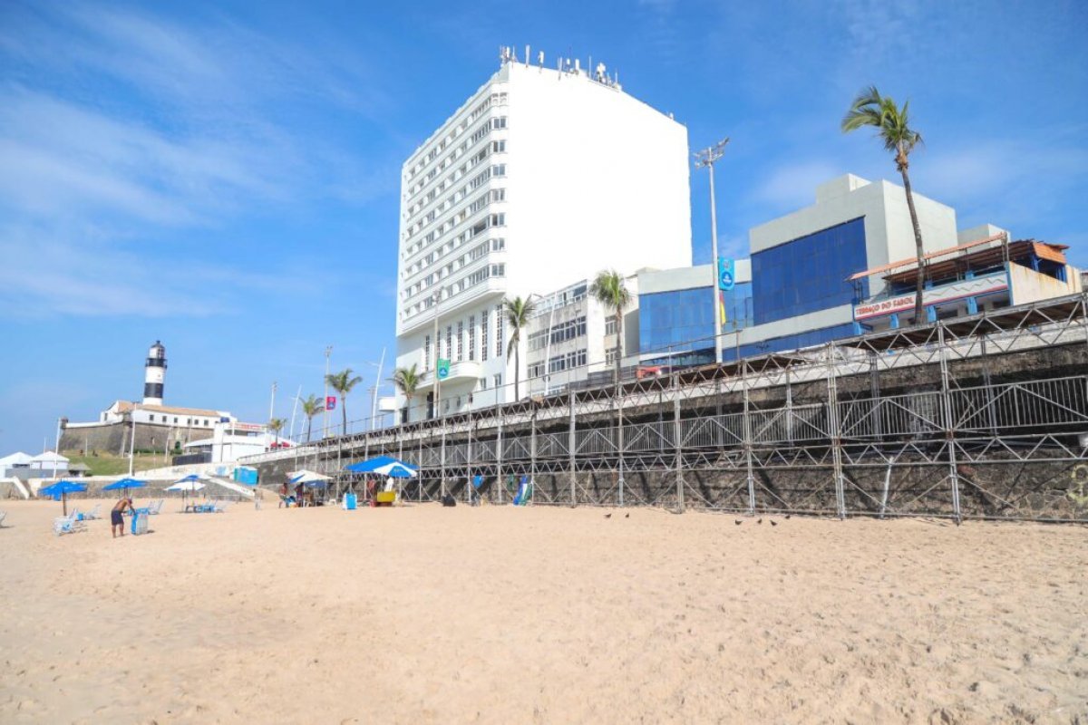 Ministério do Trabalho suspende interdição e obras da passarela para ambulantes no Carnaval podem ser retomadas