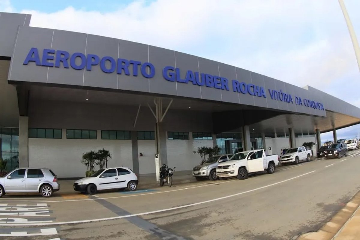 Mulher é detida em flagrante na Bahia acusada de furtar celular dentro de avião durante voo 