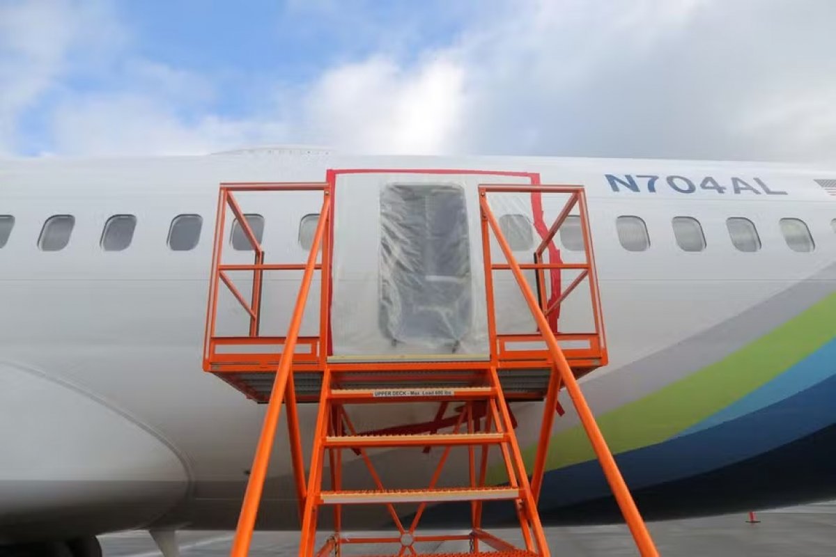 Boeing encontra novos problemas em aviões 737 Max  