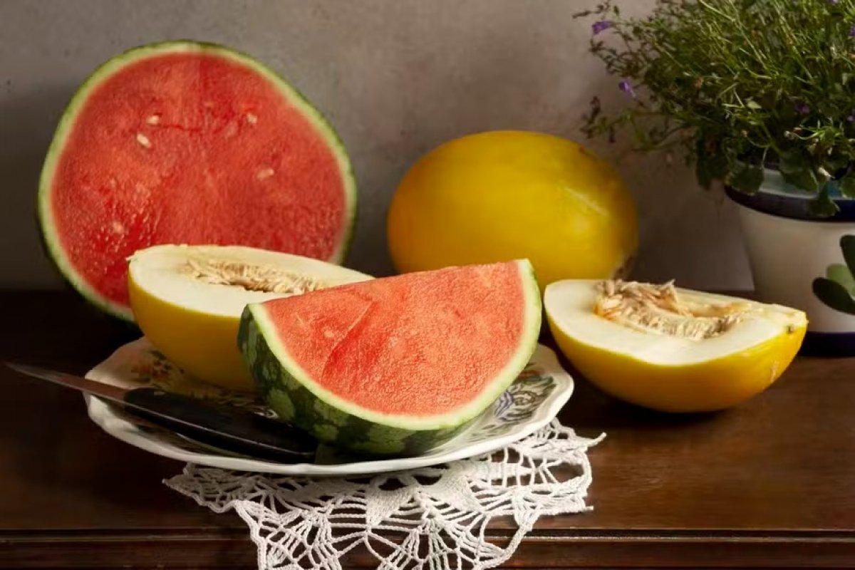 Conheça cinco frutas diuréticas para combater a retenção de líquidos