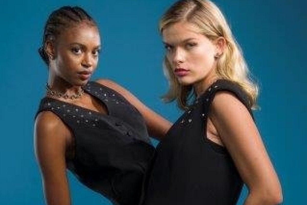 Dra. Cherie e Swarovski lançam parceria de jalecos e scrub exclusivos! 