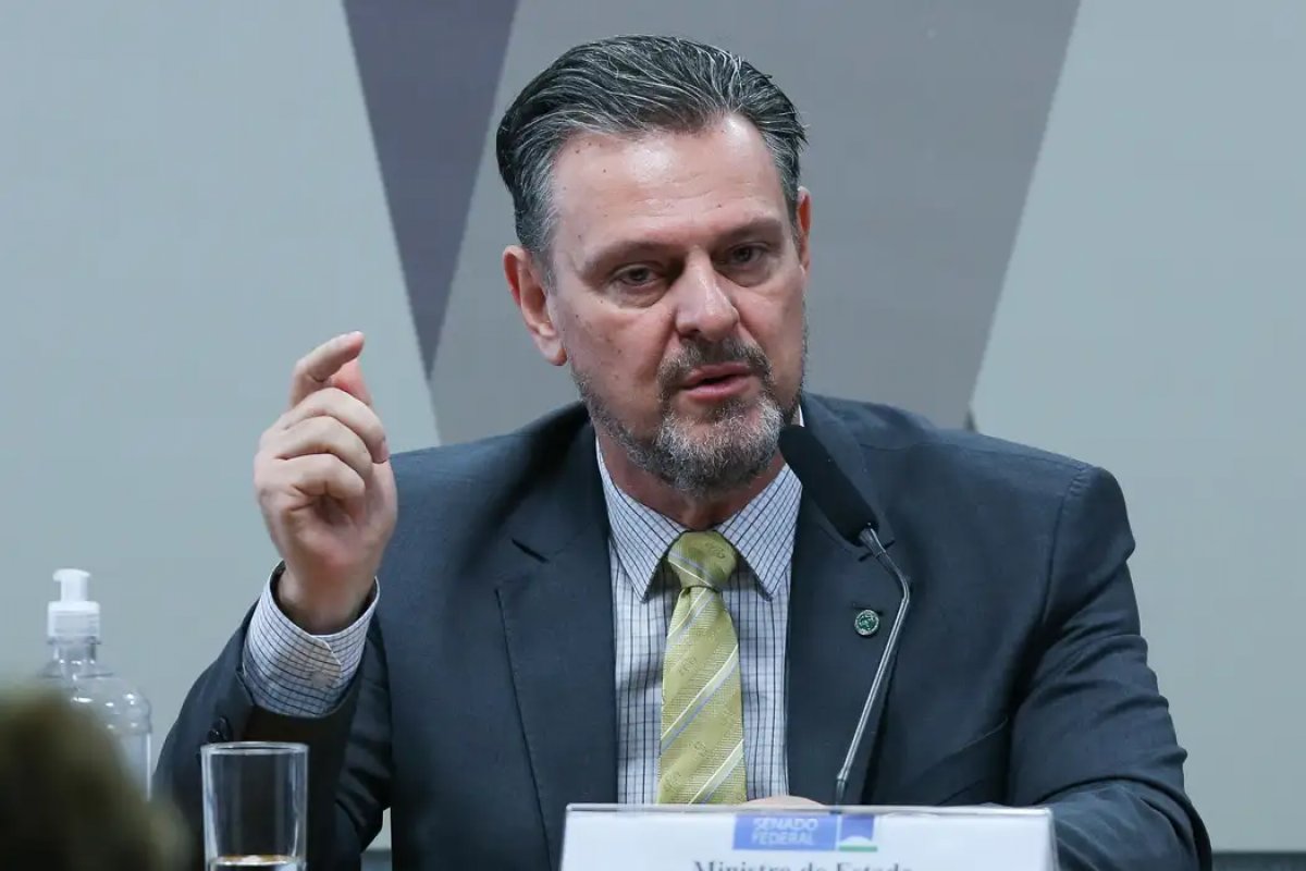 Ministro da Agricultura discute medidas de socorro ao setor em meio a desafios fiscais
