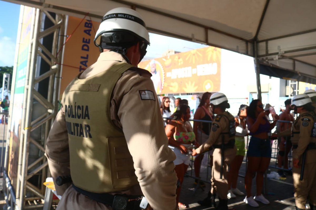 Portais de Abordagem impedem a entrada de 404 objetos proibidos em eventos na Barra  