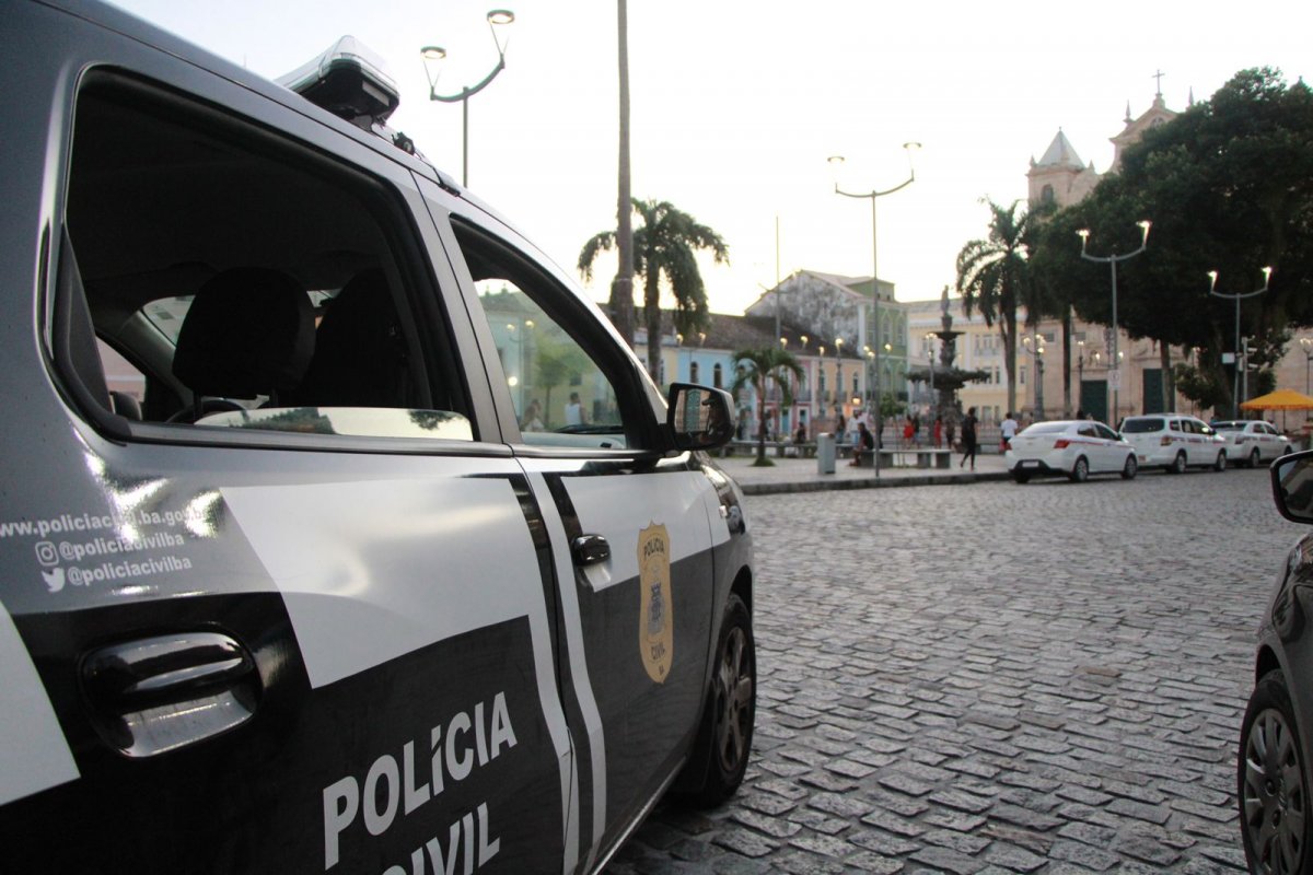 Homem é detido em flagrante após roubar três turistas suíços em Salvador