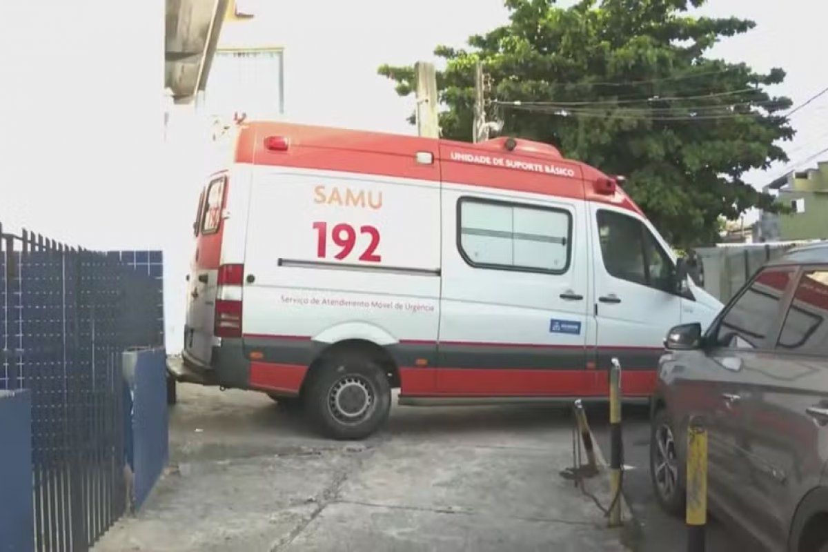 Ambulância do Samu é roubada no bairro de Itapuã, em Salvador