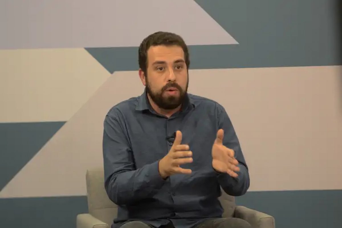 Internautas recuperam publicação antiga de Boulos em que ele critica vacinação obrigatória