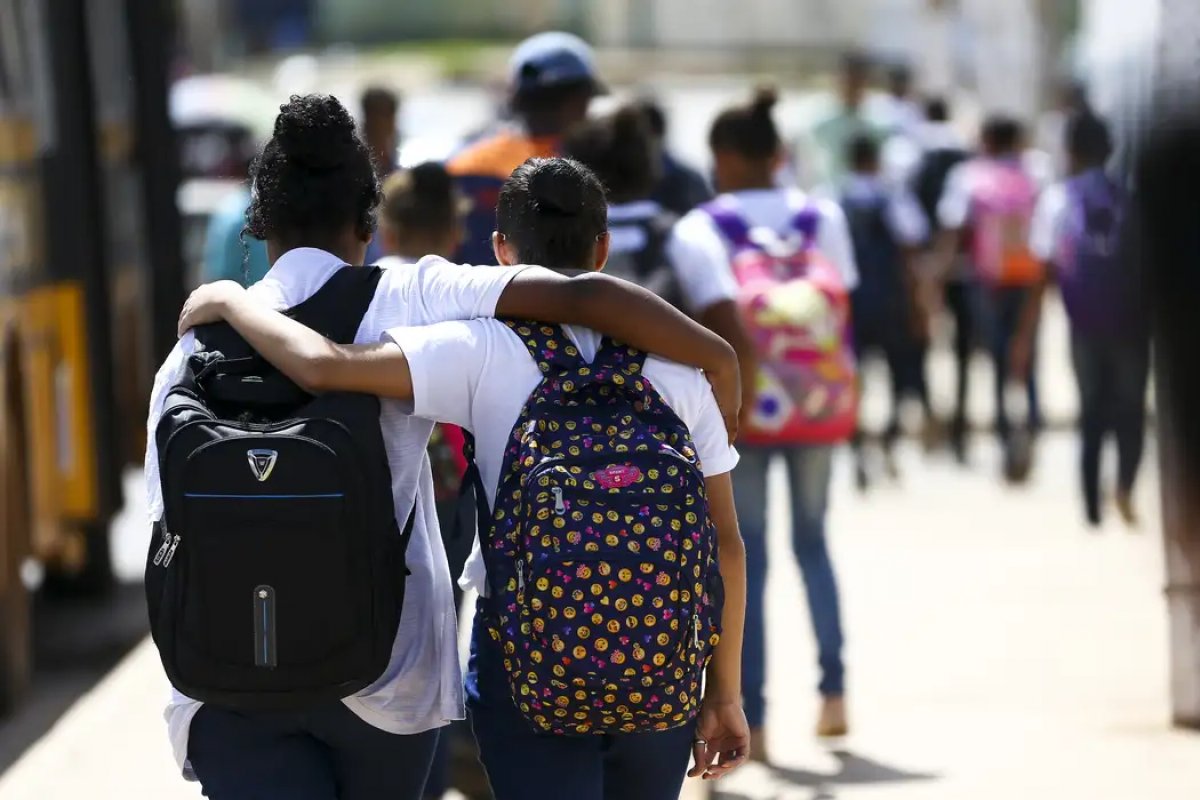 Pé-de-meia: Confira as regras e calendário de pagamento da bolsa para alunos do ensino médio