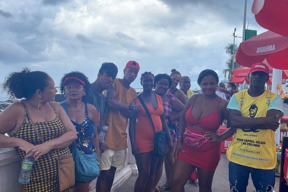 Ambulantes não aprovam 'passarela' na Barra e apontam falta de logística para compra de mercadorias durante o Carnaval 