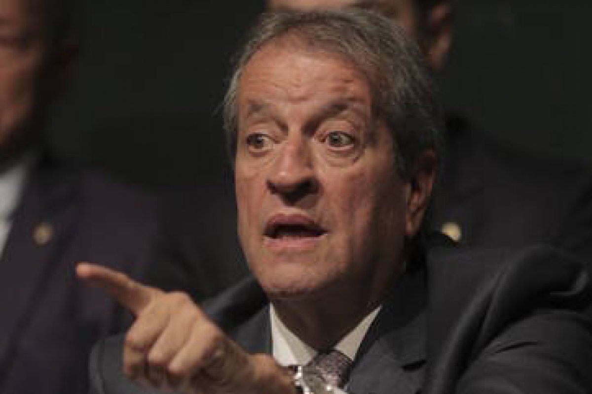 Valdemar Costa Neto passará noite preso na Superintendência da PF
