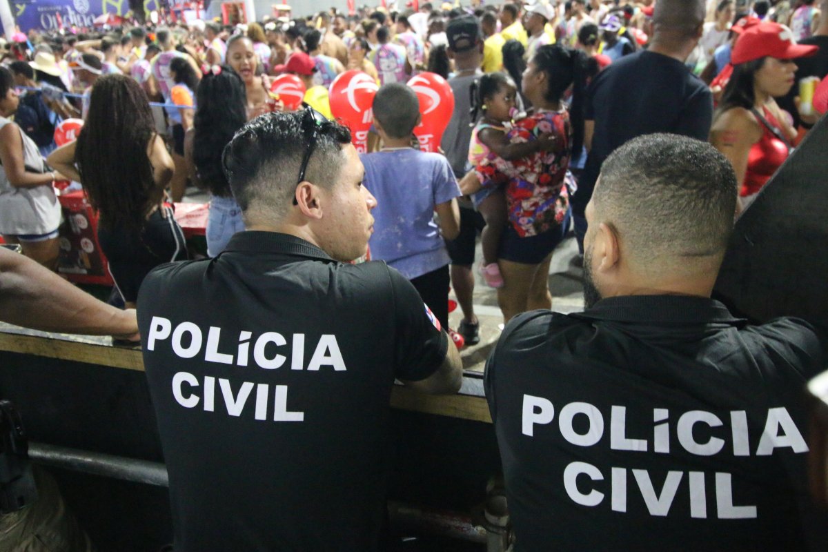 Dupla é detida em flagrante por furto de iPhone