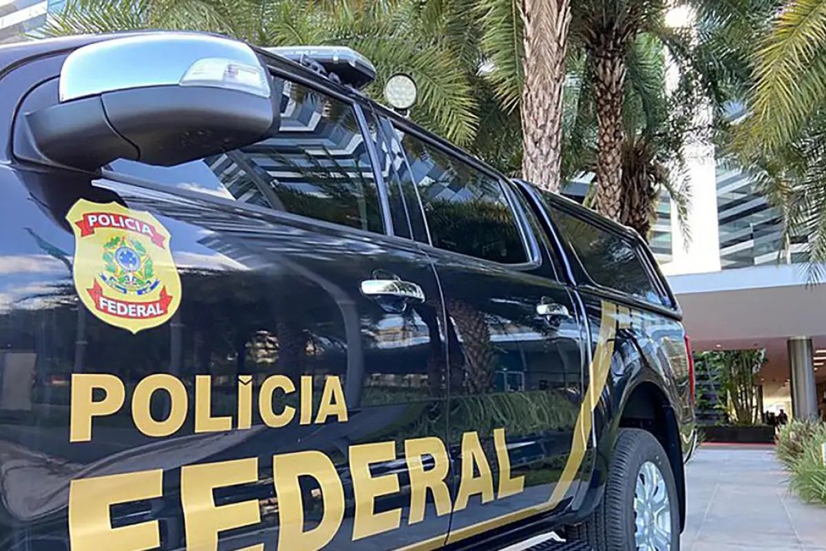 Advogado de ex-assessor de Bolsonaro cobra acesso a autos em investigação