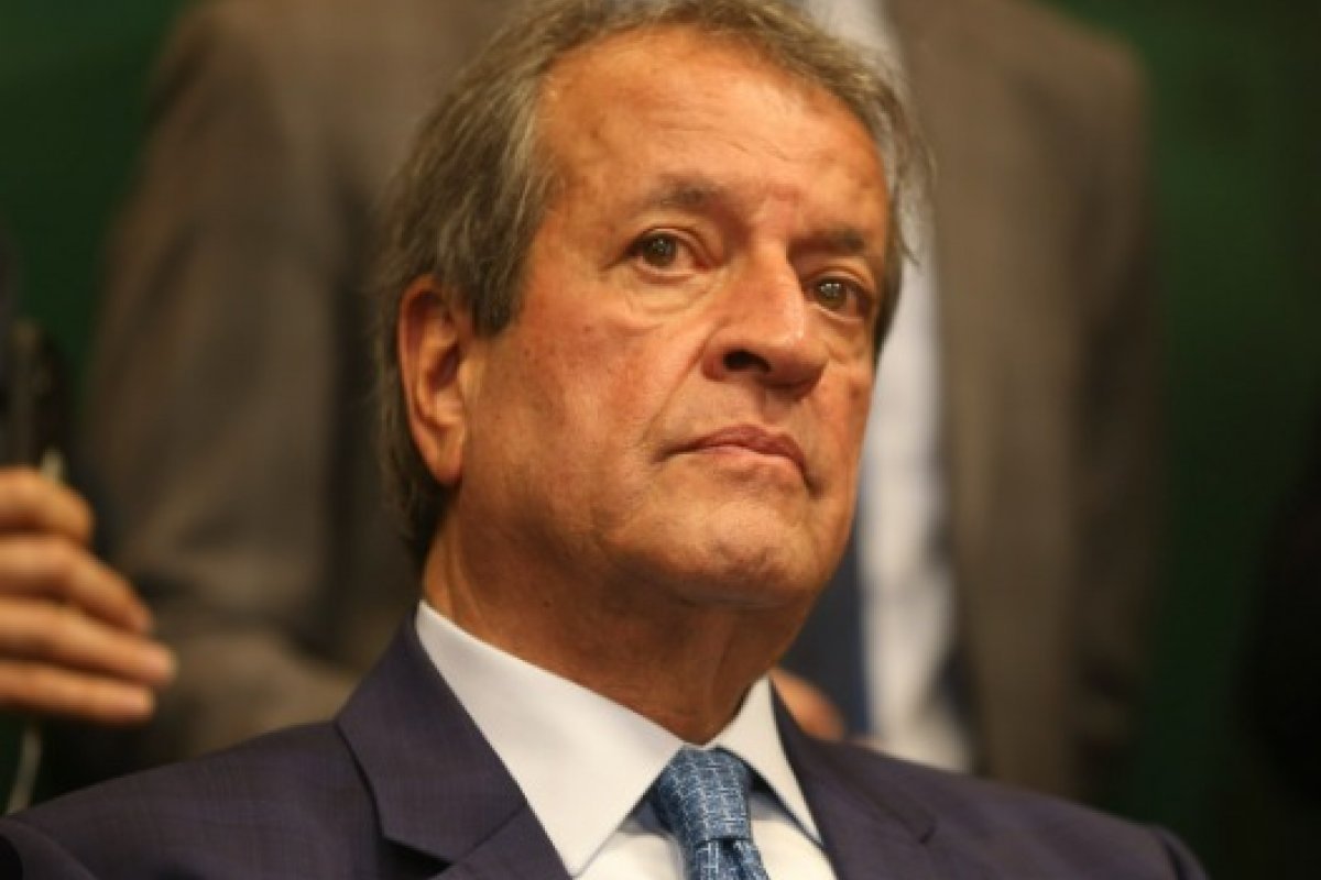 Valdemar Costa Neto passa a noite em cela na Superintendência da PF