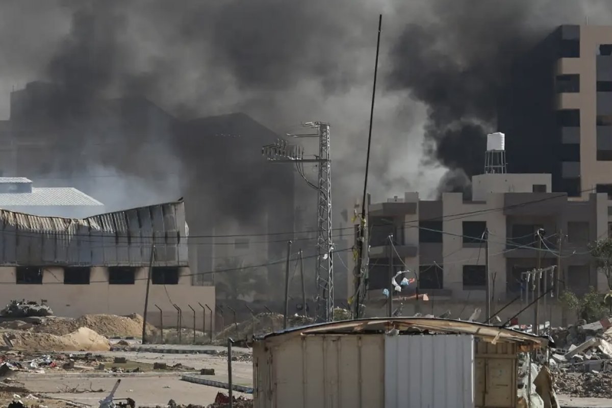 Mais de 100 pessoas morrem após ataques israelenses em Rafah