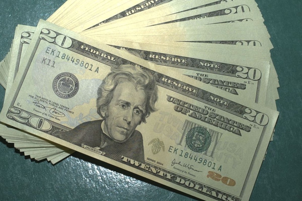 Dólar registra maior alta diária desde início de novembro