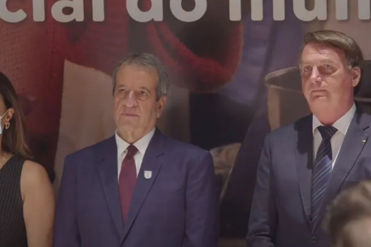 Defesa de Bolsonaro questiona proibição de contato com Valdemar 