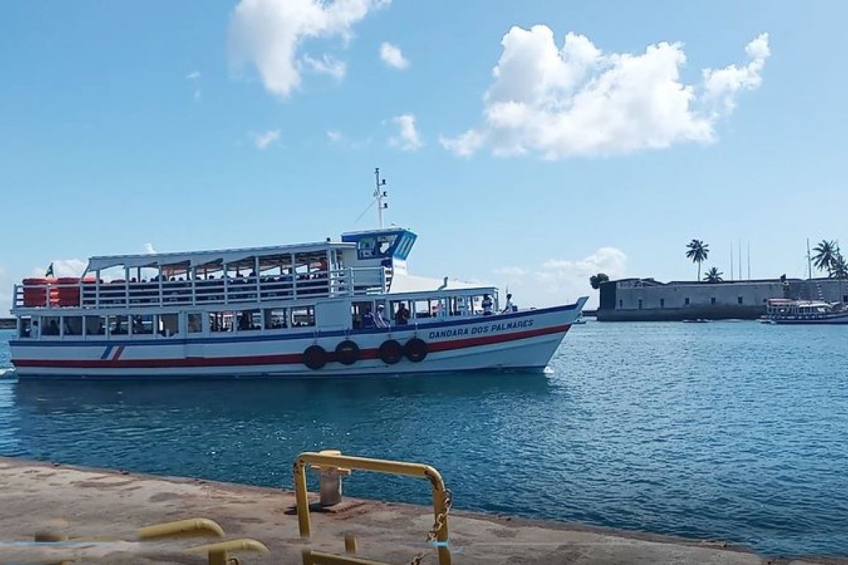 Travessia Salvador-Mar Grande tem fluxo moderado de passageiros e saídas a cada meia hora
