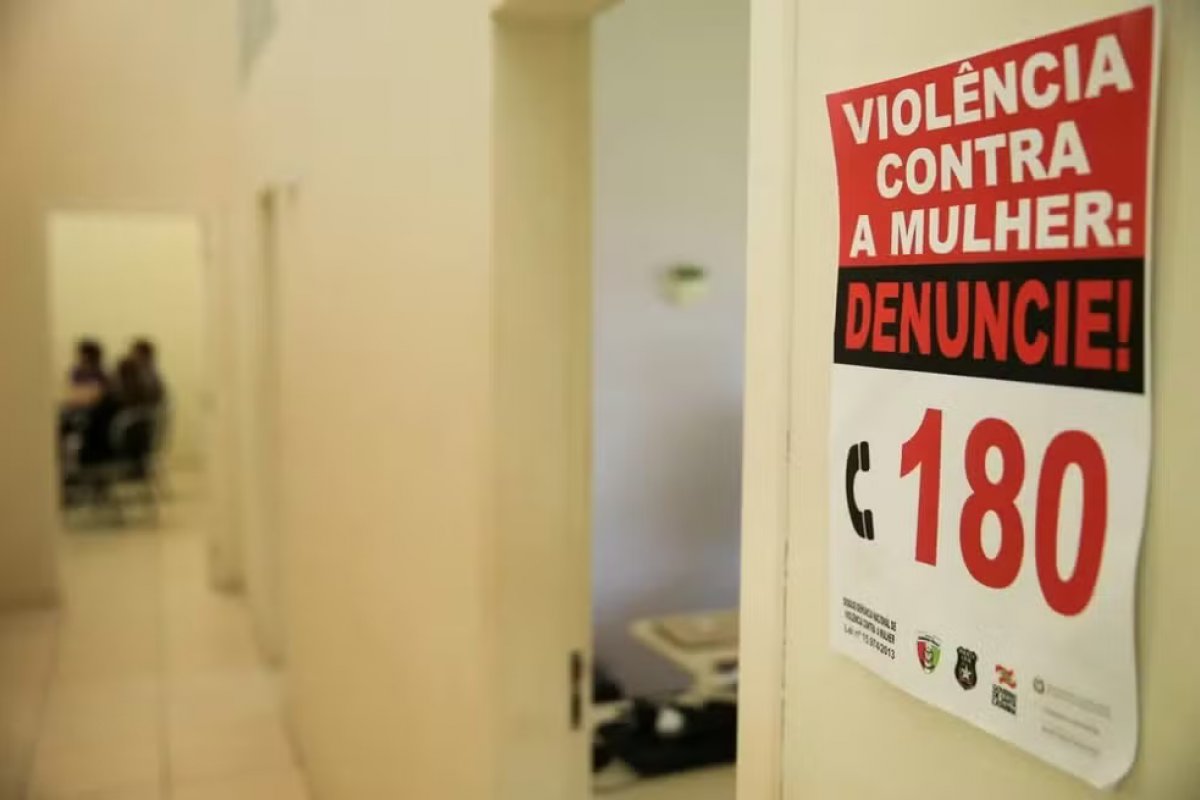 Painel 'Ligue 180' reúne serviços para mulheres vítimas de violência no Brasil; saiba como usar ferramenta