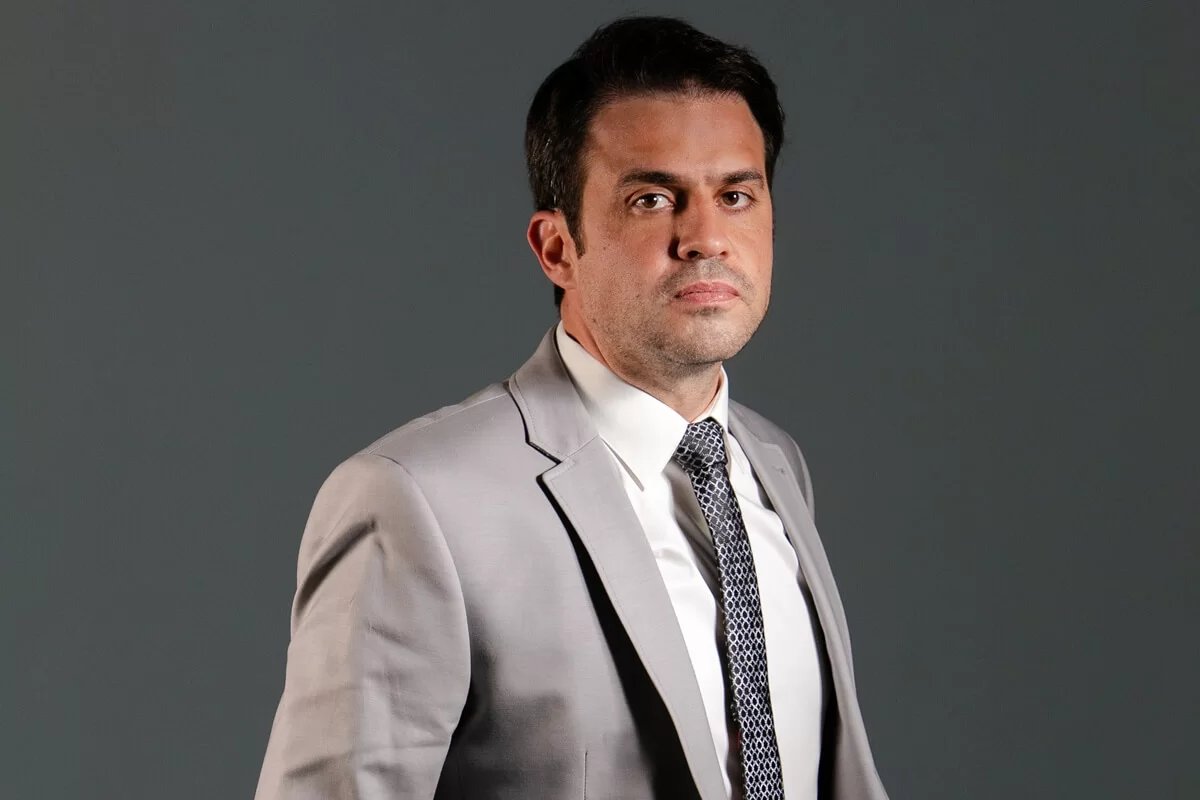Coach famoso por ensinar a pagar dívidas e deixar as pessoas ricas deve R$ 16 mil à União, diz colunista 