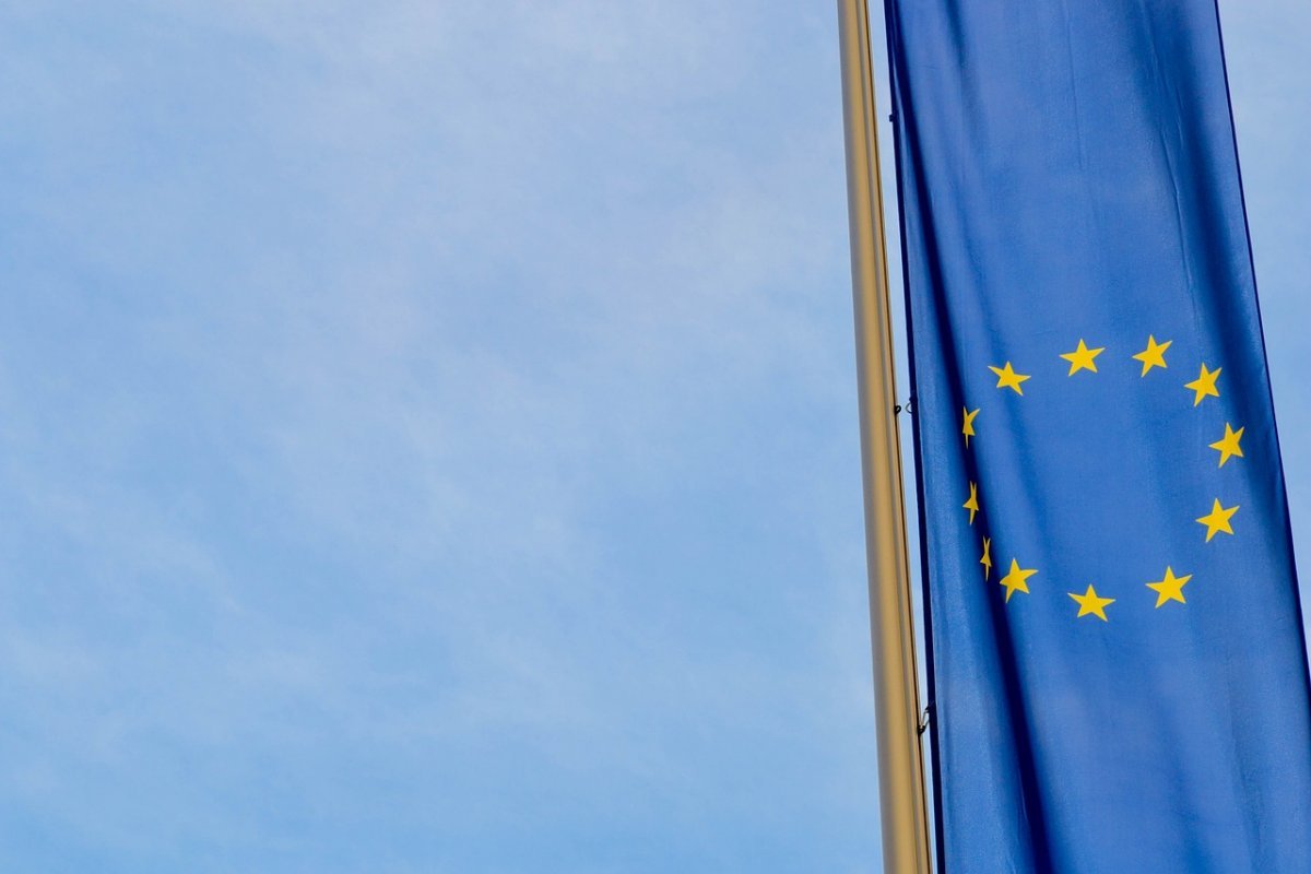 Comissão Europeia ajusta previsão de crecimento da zona do euro para 2024 e vê inflação menor