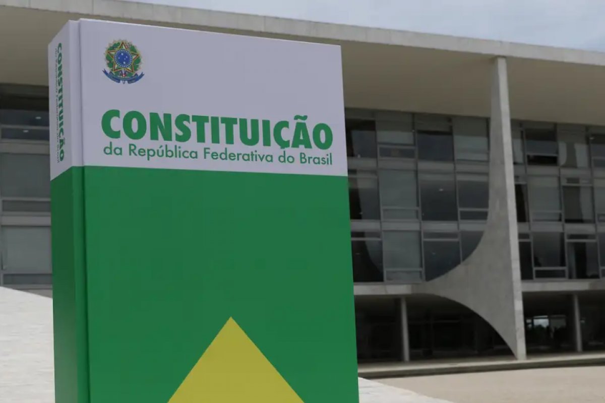 A Constituição começa com o homem 