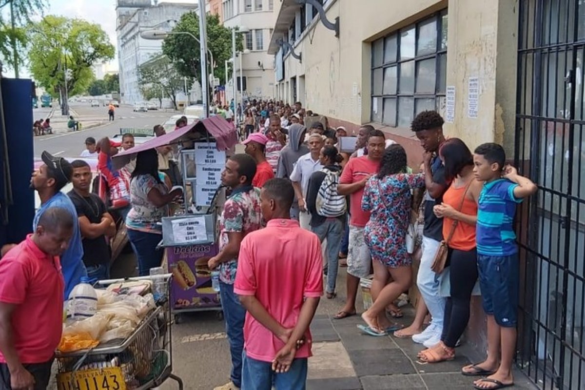 Ação especial para mulheres do 'Vai Ter Gorda', registra enorme fila no posto do SAC Comércio, em Salvador