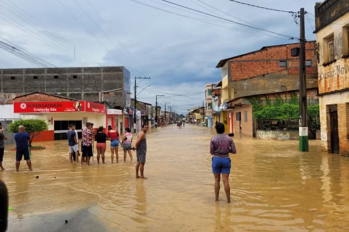 Vídeo: Fortes chuvas desabriga onze pessoas e desaloja 2 mil pessoas em Itororó, sudoeste da Bahia 