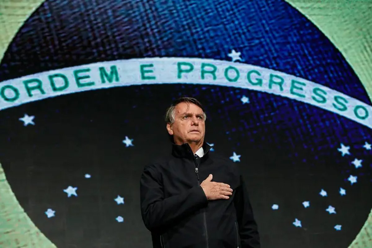 Polícia Federal intima Bolsonaro a depor sobre suposta tentativa de golpe 
