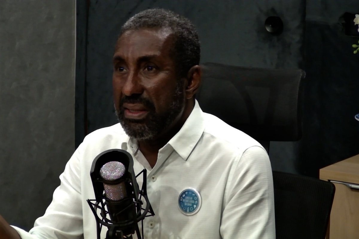 Vídeo: "O deputado branco diz que é preto, recebe o dinheiro do preto e não luta nossas lutas", diz Ailton Ferreira 