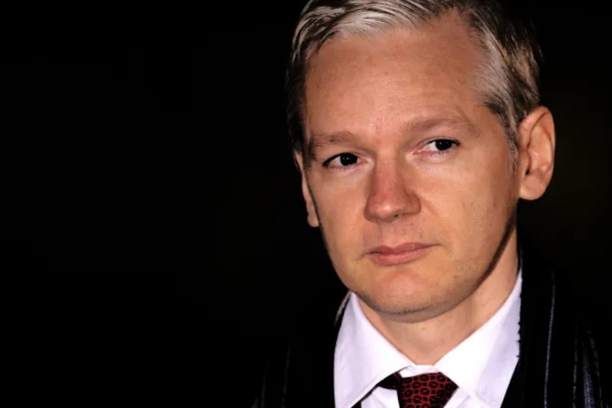 Suprema Corte britânica vai julgar último recurso de Julian Assange nesta terça (20)