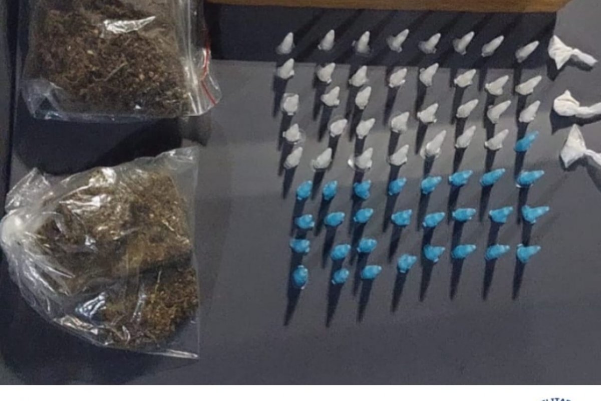 Homem com drogas é preso nas Casinhas da Ceasa, em Salvador 