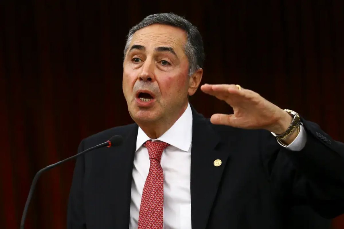 Barroso nega 192 pedidos de afastamento de Moraes dos inquéritos envolvendo o 8 de janeiro
