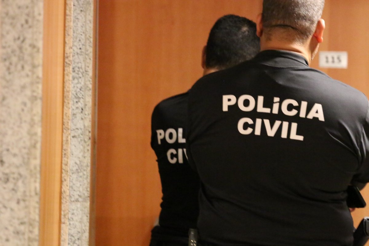 Empresário é detido em flagrante por maus tratos aos pais