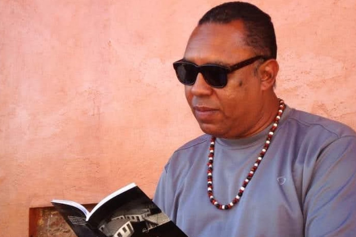 Poeta mineiro vai lançar poesia sobre o mar em Salvador! 