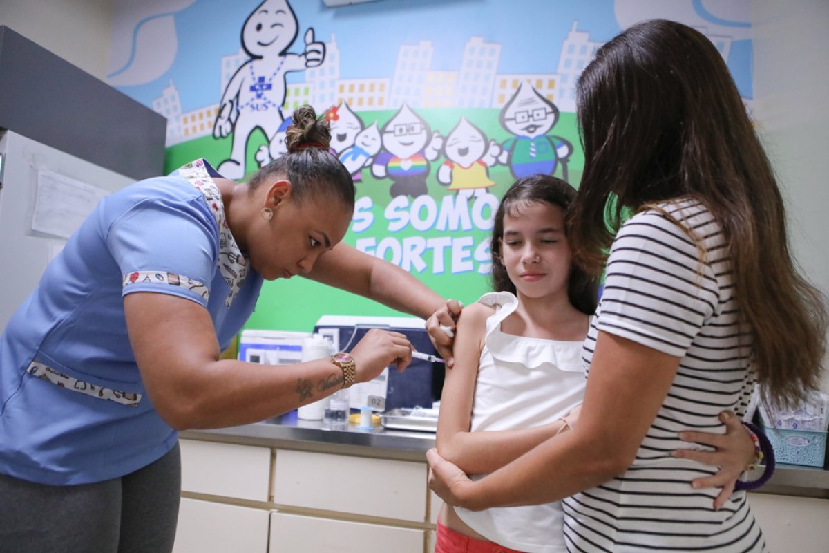 Salvador: vacinação contra dengue tem horário estendido nesta quarta-feira (21)